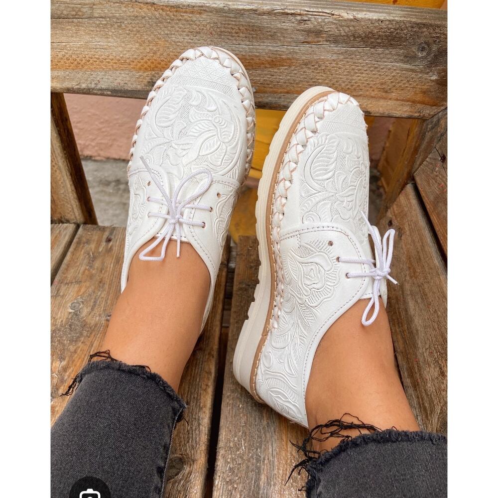 5158) Guaraxez White Tijuana Loafers Women Sizes Mex 23/ US 6
